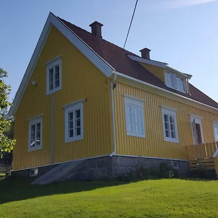Holiday home Det Gule Huset *